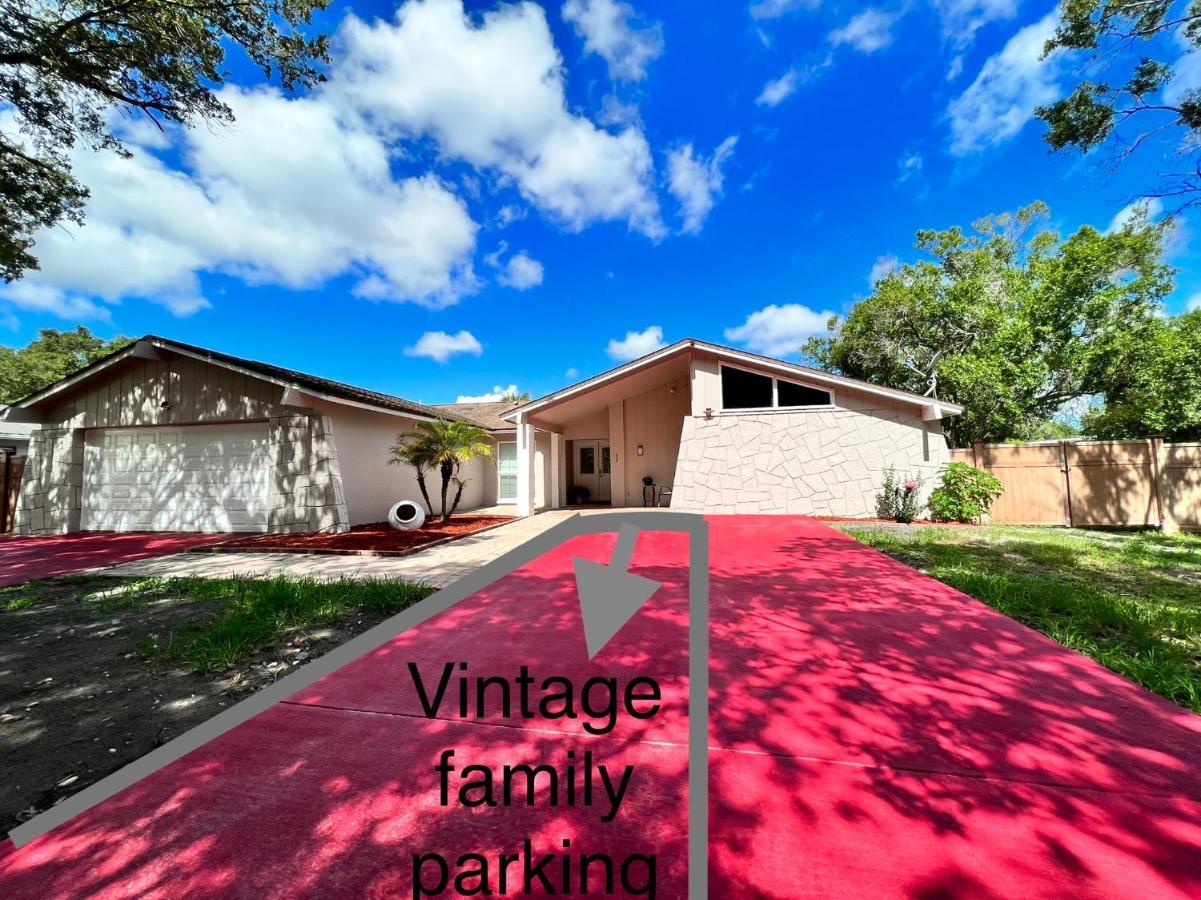 Vintage Family Scape + Heated Pool&discount Holiday home *