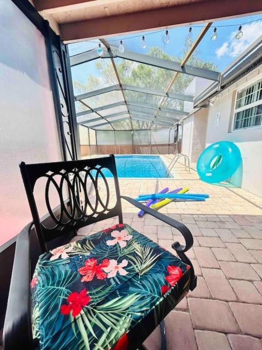 Vintage Family Scape + Heated Pool&discount Holiday home *